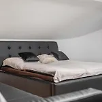 Black Dragon Haven Luxury With Pool, Sauna & Jacuzzi Villa Prag