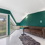 Black Dragon Haven Luxury With Pool, Sauna & Jacuzzi Villa