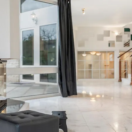 Black Dragon Haven Luxury With Pool, Sauna & Jacuzzi Villa Praag