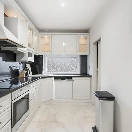 Black Dragon Haven Luxury With Pool, Sauna & Jacuzzi