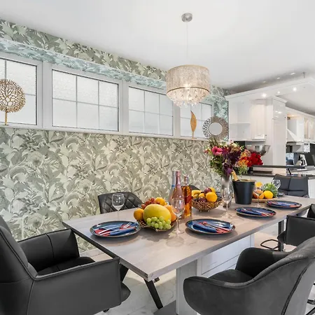 Black Dragon Haven Luxury With Pool, Sauna & Jacuzzi Villa Praag