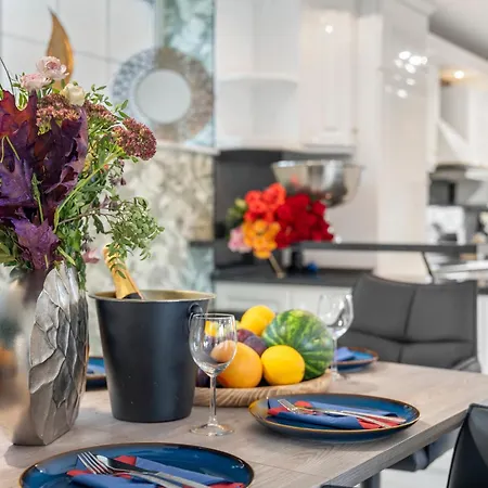 Black Dragon Haven Luxury With Pool, Sauna & Jacuzzi Villa Praag