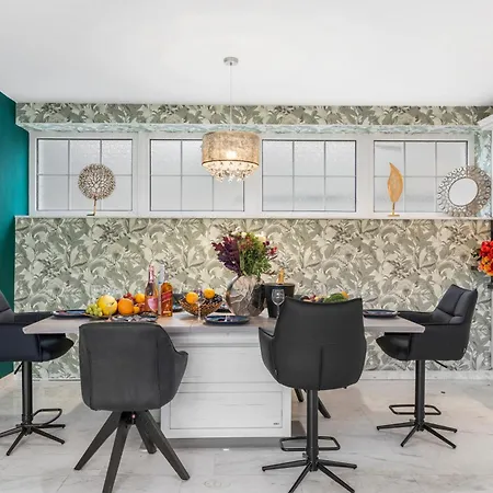 Black Dragon Haven Luxury With Pool, Sauna & Jacuzzi * Praag