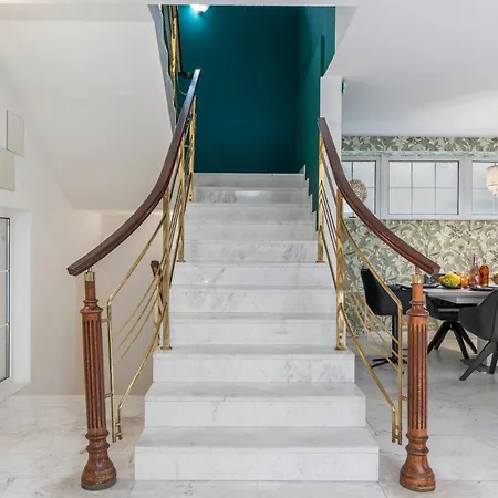 Black Dragon Haven Luxury With Pool, Sauna & Jacuzzi Villa Praag