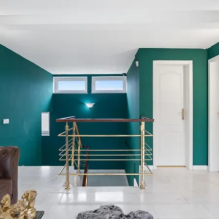 Black Dragon Haven Luxury With Pool, Sauna & Jacuzzi Villa Praag