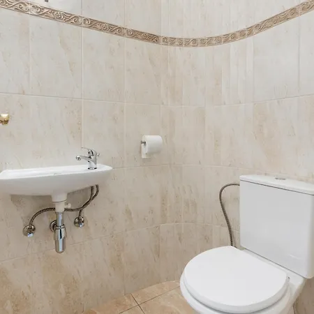 Black Dragon Haven Luxury With Pool, Sauna & Jacuzzi