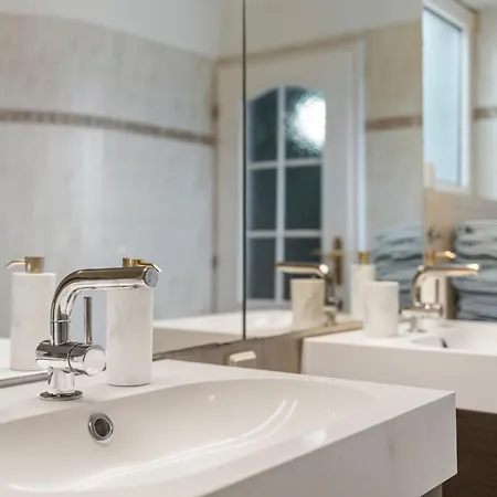 Black Dragon Haven Luxury With Pool, Sauna & Jacuzzi Villa Praag