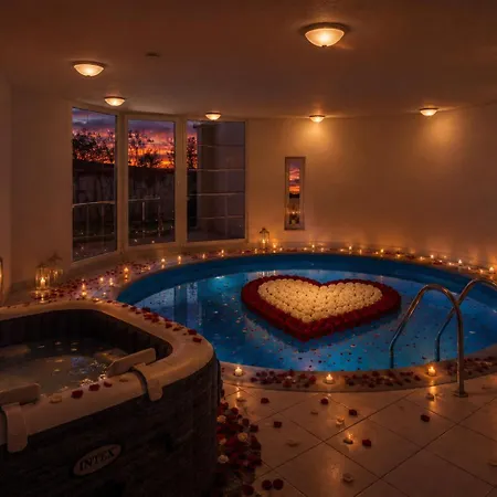 Black Dragon Haven Luxury With Pool, Sauna & Jacuzzi * Praga