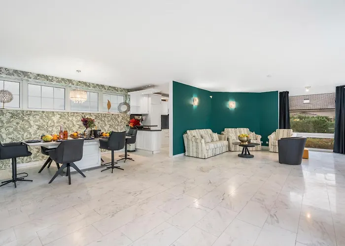 Black Dragon Haven Luxury With Pool, Sauna & Jacuzzi וילה