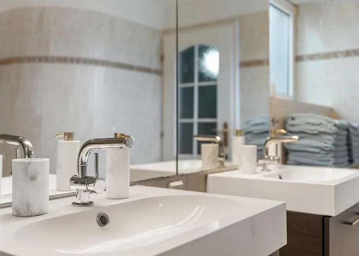 Black Dragon Haven Luxury With Pool, Sauna & Jacuzzi Willa Praga