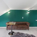 Black Dragon Haven Luxury With Pool, Sauna & Jacuzzi