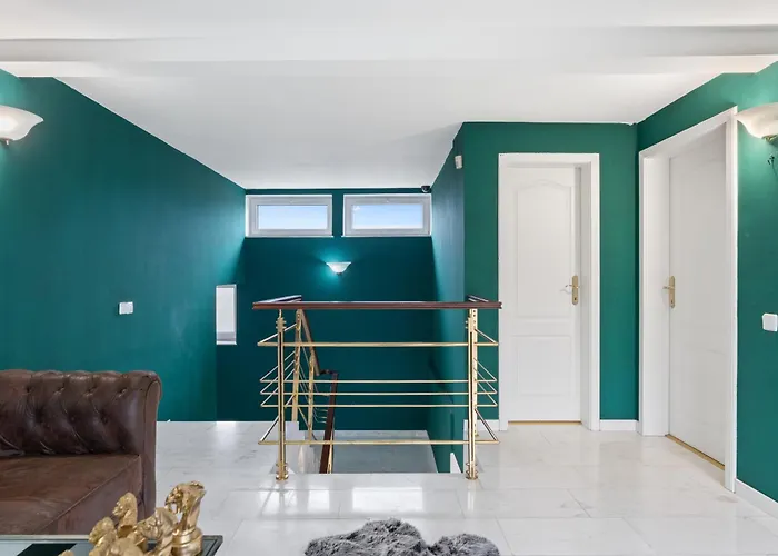 Black Dragon Haven Luxury With Pool, Sauna & Jacuzzi Villa Praag